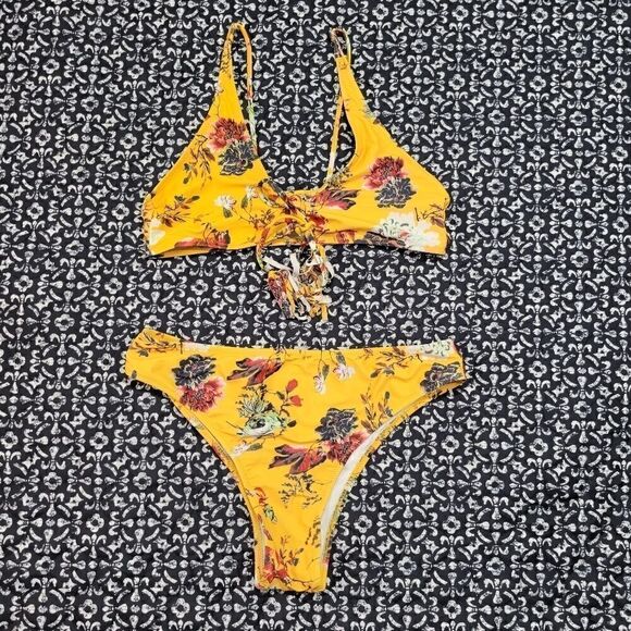 Floral Bikini   - Picture 1 of 3